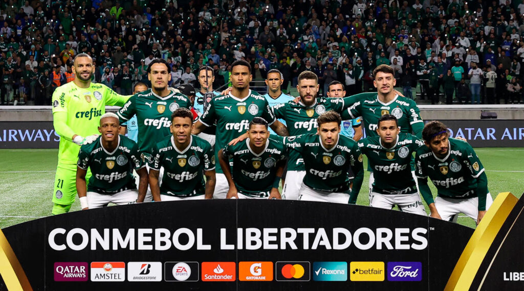 Elenco do Palmeiras na Libertadores do ano passado, contando com mais opções.