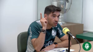 Abel em coletiva na TV Palmeiras