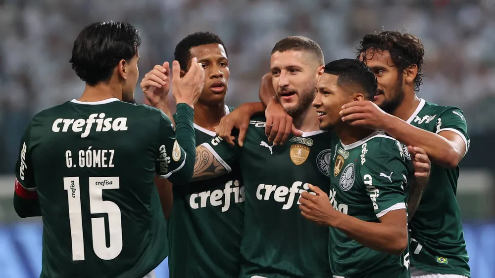 Cabe no Leão? Palmeiras faz limpeza no elenco e coloca dois jogadores para  buscarem novo clube 