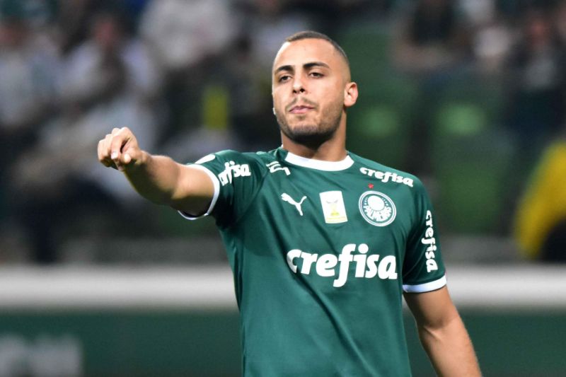 O Palmeiras deve contratar um Camisa 9. Confira quais são os nomes que estão no mercado. 