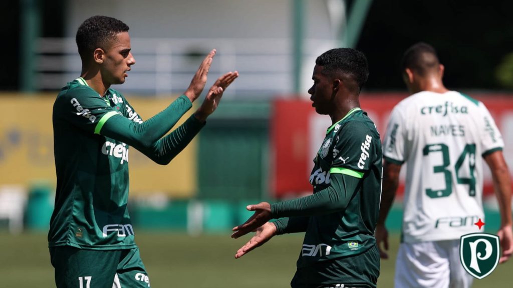 Giovani e Endrick comemorando gol em jogo-treino junto a safra de 2023 (Foto: Cesar Greco / Reprodução: Palmeiras)