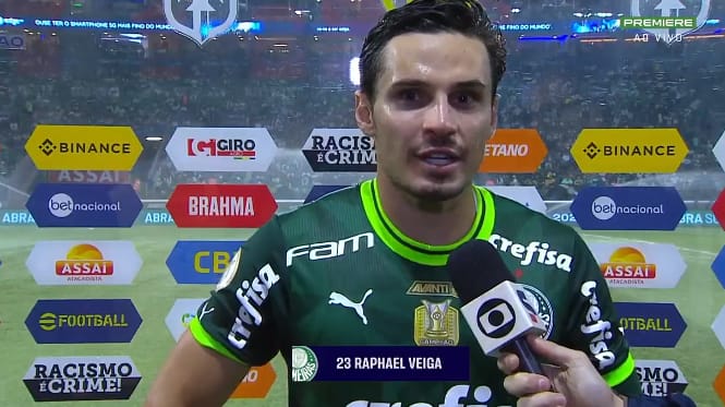 Raphael Veiga em entrevista coletiva durante o Derby (Reprodução: Premiere)