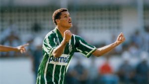 Rivaldo em campo pelo Palmeiras.