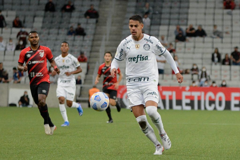 Lucas Freitas em partida pelo Palmeiras durante o Brasileirão de 2021