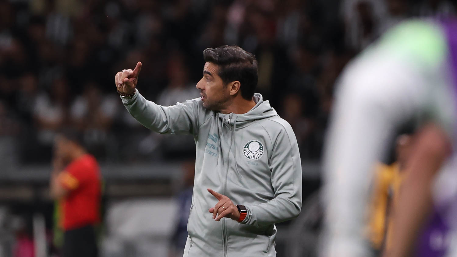 Palmeiras vence Palmeiras com gol decisivo de Abel Ferreira em