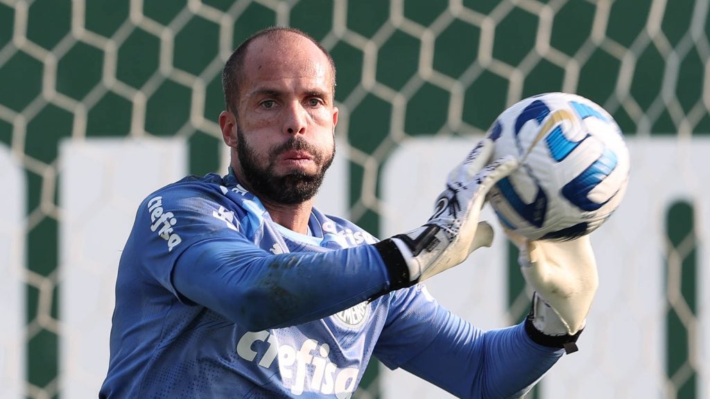 Marcelo Lomba, goleiro, deve permanecer para 2025