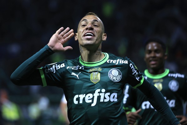 Breno Lopes comemora gol pelo Palmeiras contra o Goiás — Foto: Marcello Zambrana/AGIF