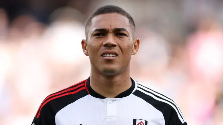 Carlos Vinícius com a camisa do Fulham (ING). Foto: Ryan Pierse/Getty Images