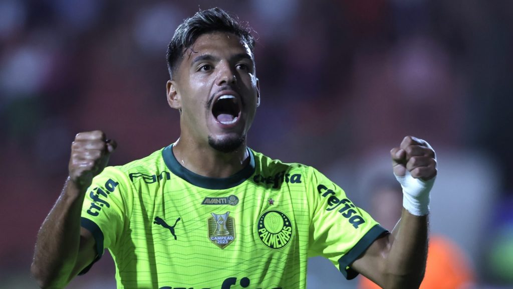 Gabriel Menino, do Palmeiras, comemora gol contra a Portuguesa, pelo Paulistão 2024 - Foto: Marcello Zambrana/AGIF