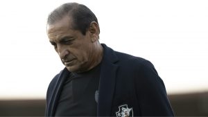 Ramón Díaz, técnico do Vasco, durante partida da equipe no Carioca - 2024 - Foto: Jorge Rodrigues/AGIF