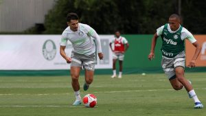 Veiga e Jhon Jhon. Foto: Cesar Greco/Palmeiras