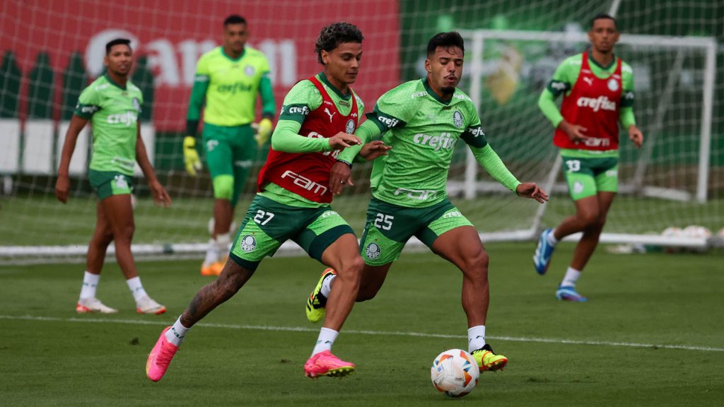 Menino e Ríos. Foto: Cesar Greco/Palmeiras