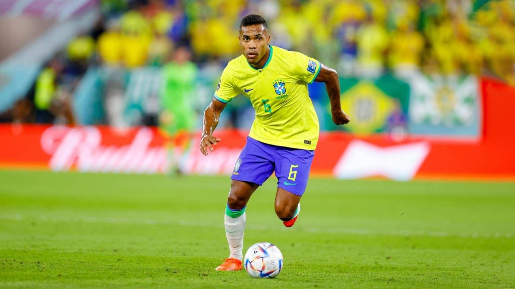 Alex Sandro é alvo do Palmeiras. Foto: DeFodi Images