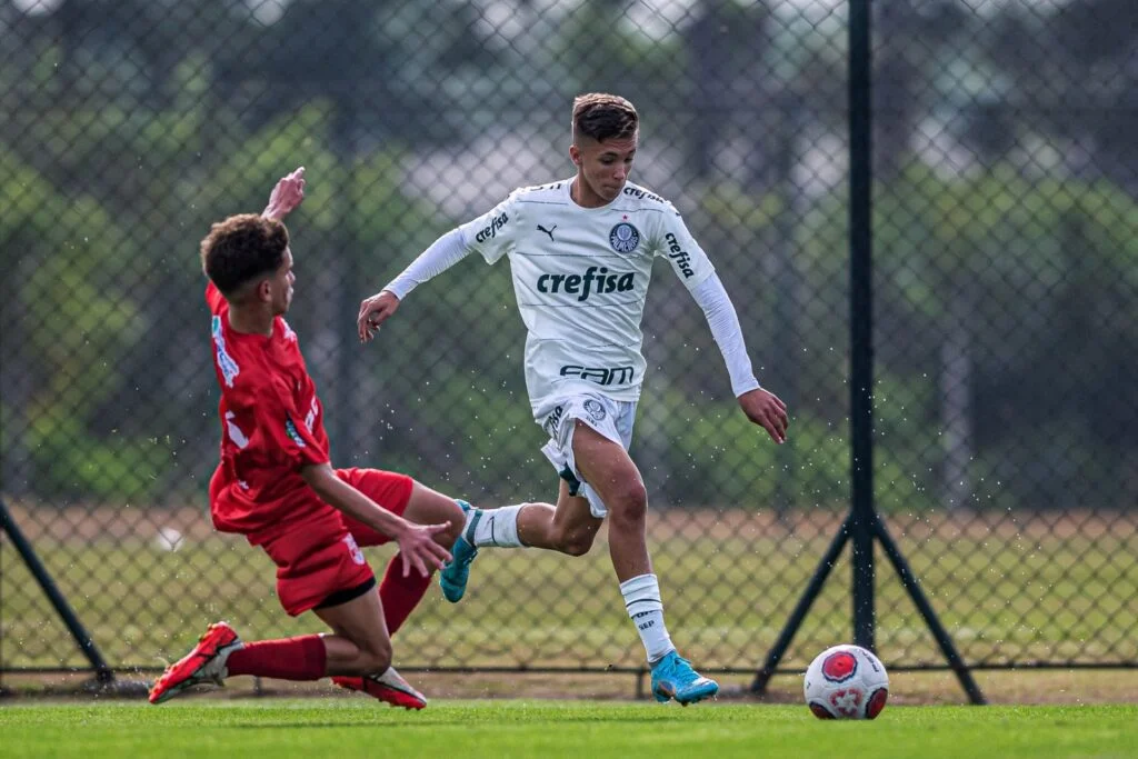 Leila pode vender lateral para o Tottenham. Foto: Divulgação/Palmeiras 