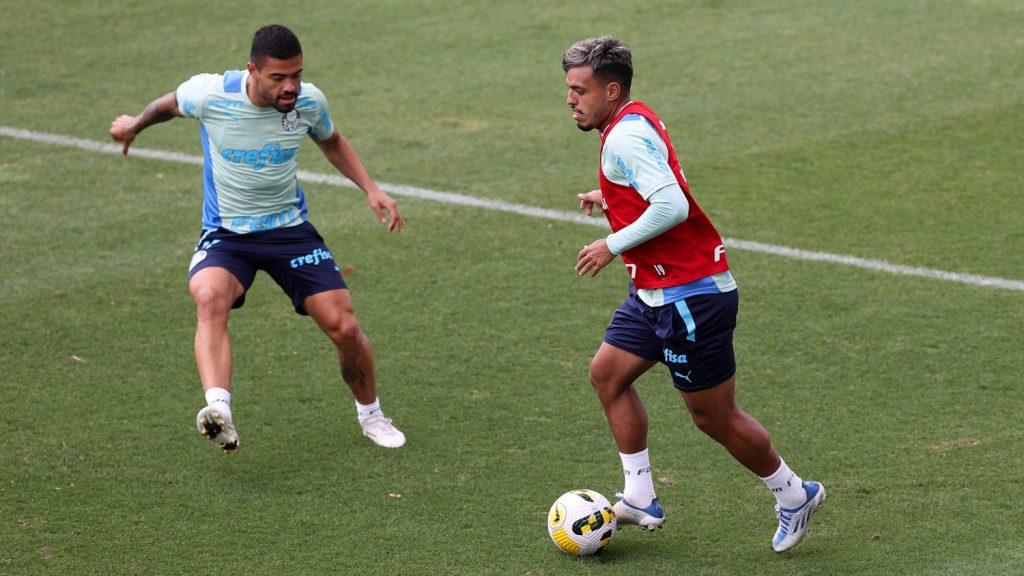 Menino e Tabata. Foto: Cesar Greco/Palmeiras