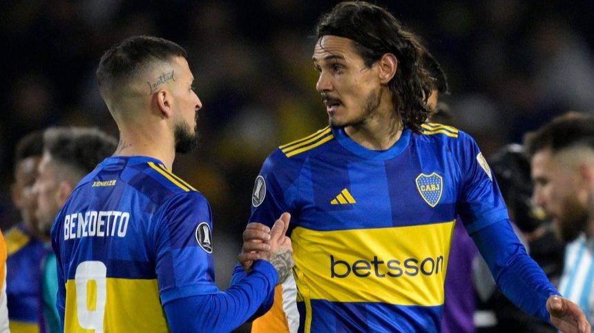 Cavani e Benedetto. Foto: Getty Images