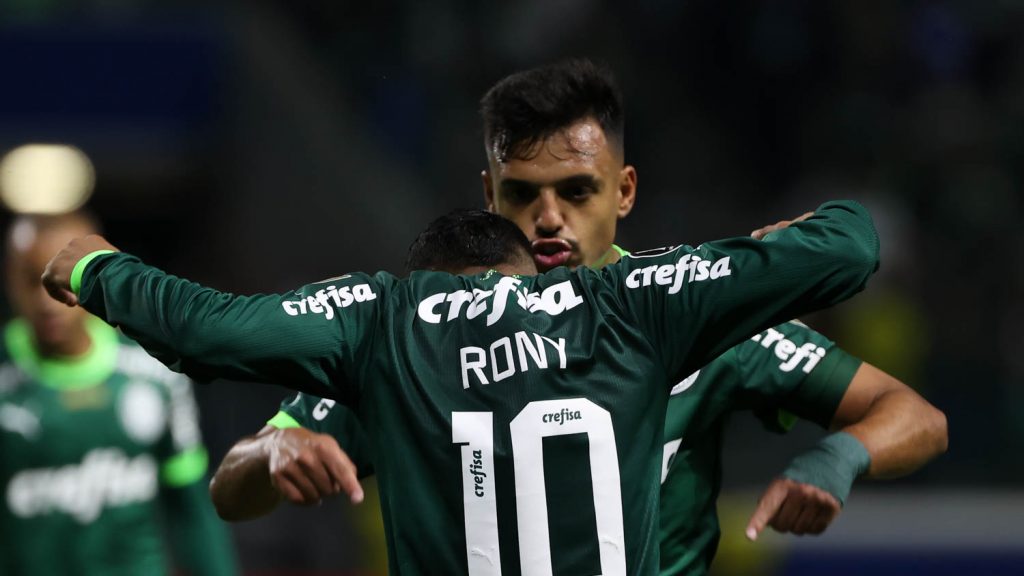 Menino e Rony. Foto: Cesar Greco/Palmeiras