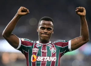 Defensor do Palmeiras é envolvido em troca por Jhon Arias, do Fluminense