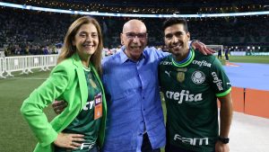 Leila Pereira, seu esposo José Lamacchia e o técnico Abel Ferreira. Foto: Cesar Greco/Palmeiras