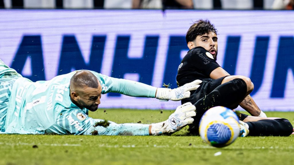 Weverton e Yuri Alberto