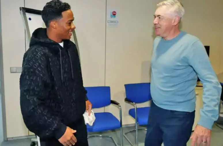 Carlo Ancelotti e Endrick. Foto: Divulgação/Real Madrid