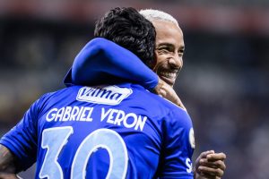 Matheus Pereira e Veron. Foto: Cruzeiro