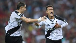 Vegetti e Coutinho, do Vasco. Foto: Getty Images