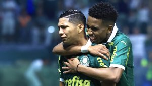 Rony e Estêvão comemorando gol pelo Verdão. Foto: Marcello Zambrana/AGIF