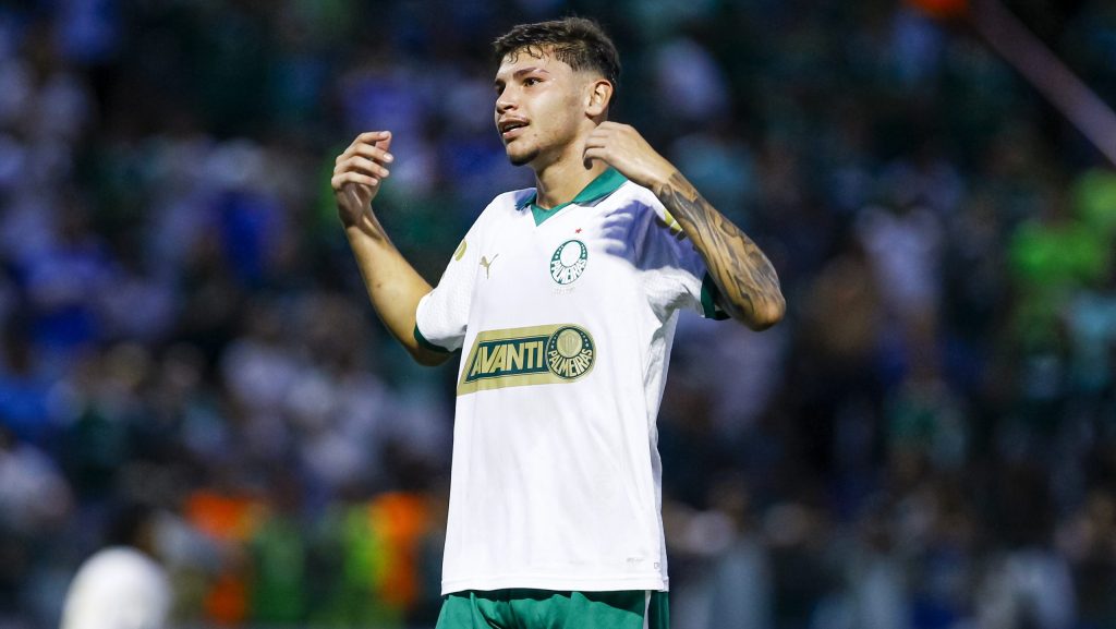 Erick Belé fez três gols pelo Palmeiras diante do Audax na Copinha 2025. Foto: Marco Miatelo/AGIF