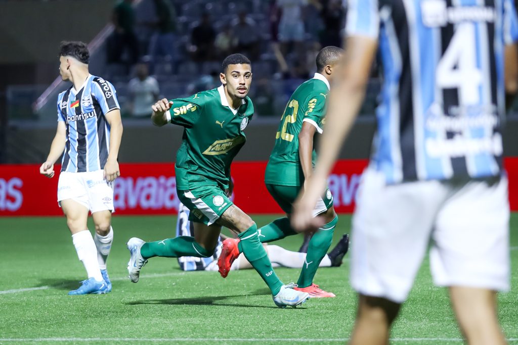 Palmeiras é derrotado pelo Grêmio na Copinha. Foto: Marco Miatelo/AGIF
