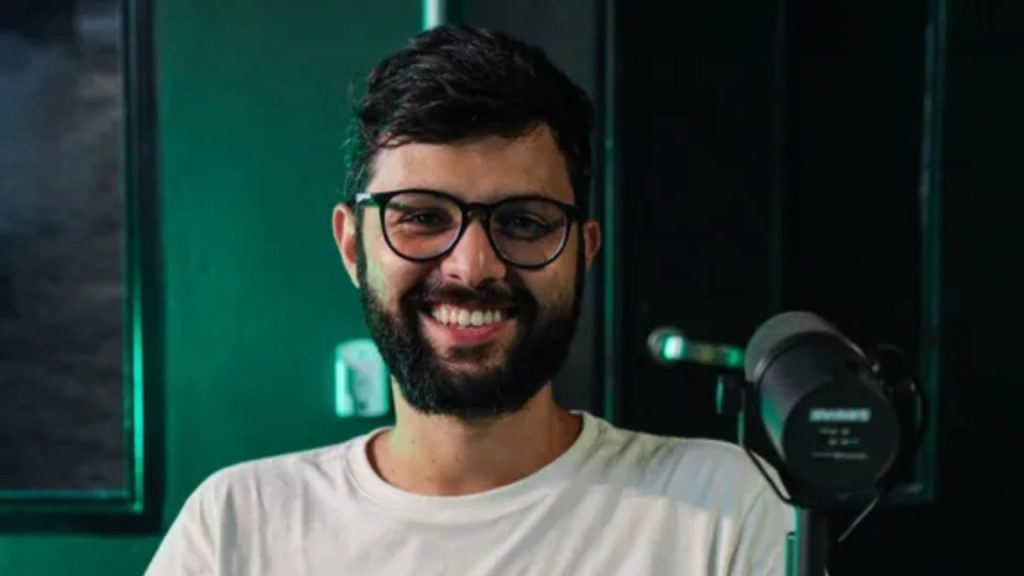 Danilo Lavieri  não pouca Leila. Foto: Youtube/PodPorco