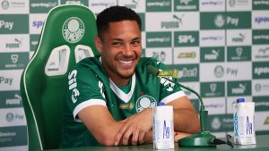 Vitor Roque é apresentado. (Foto: Cesar Greco/SEP/by Canon)