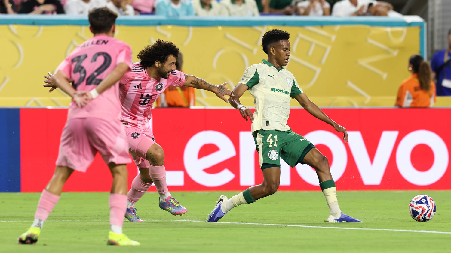 Palmeiras sofre, mas empata com o Inter Miami e está classificado no Mundial; Torcida se agita na web