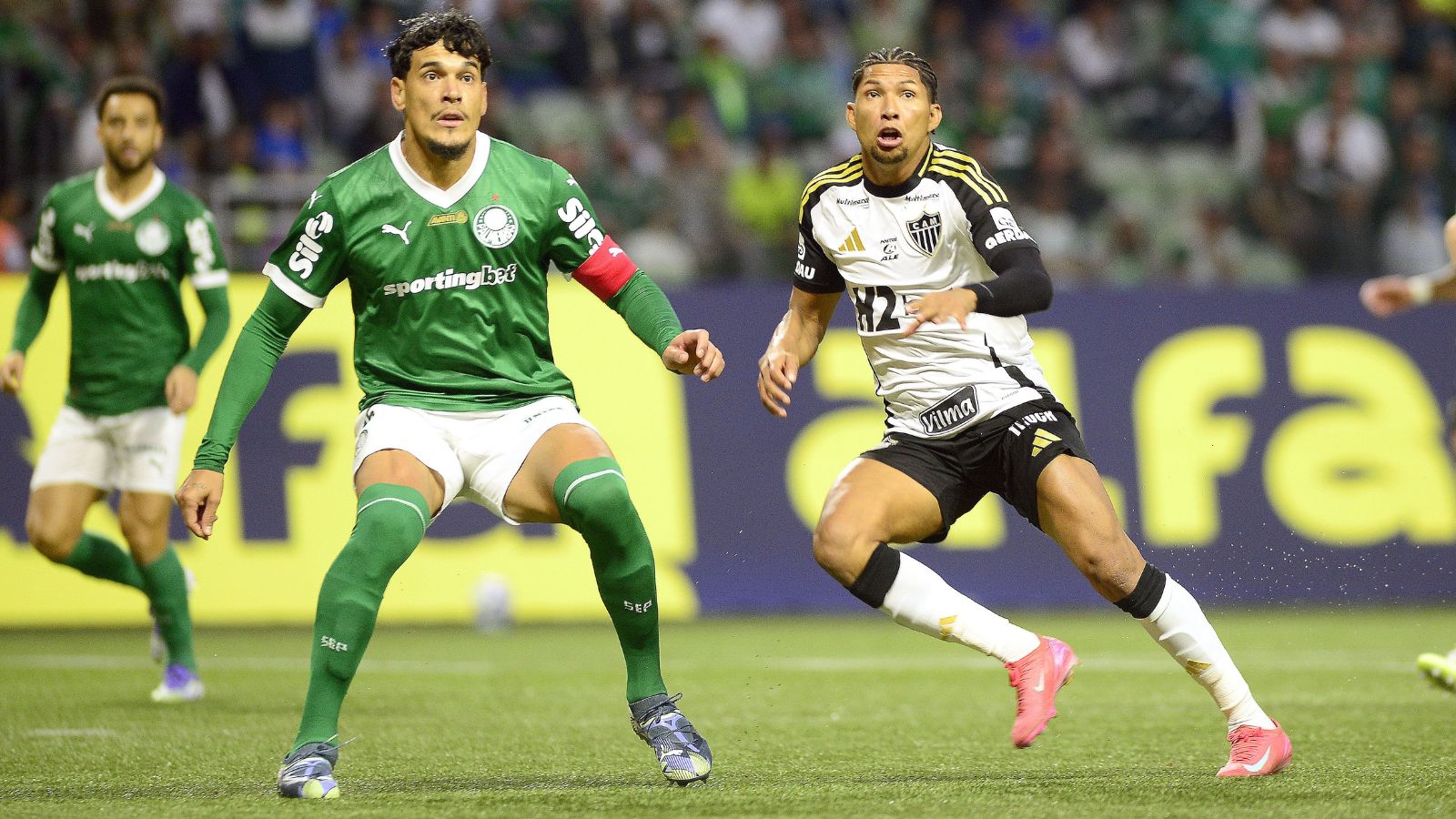 Roque brilha, Hulk assusta e Palmeiras vence jogo quente no Allianz!