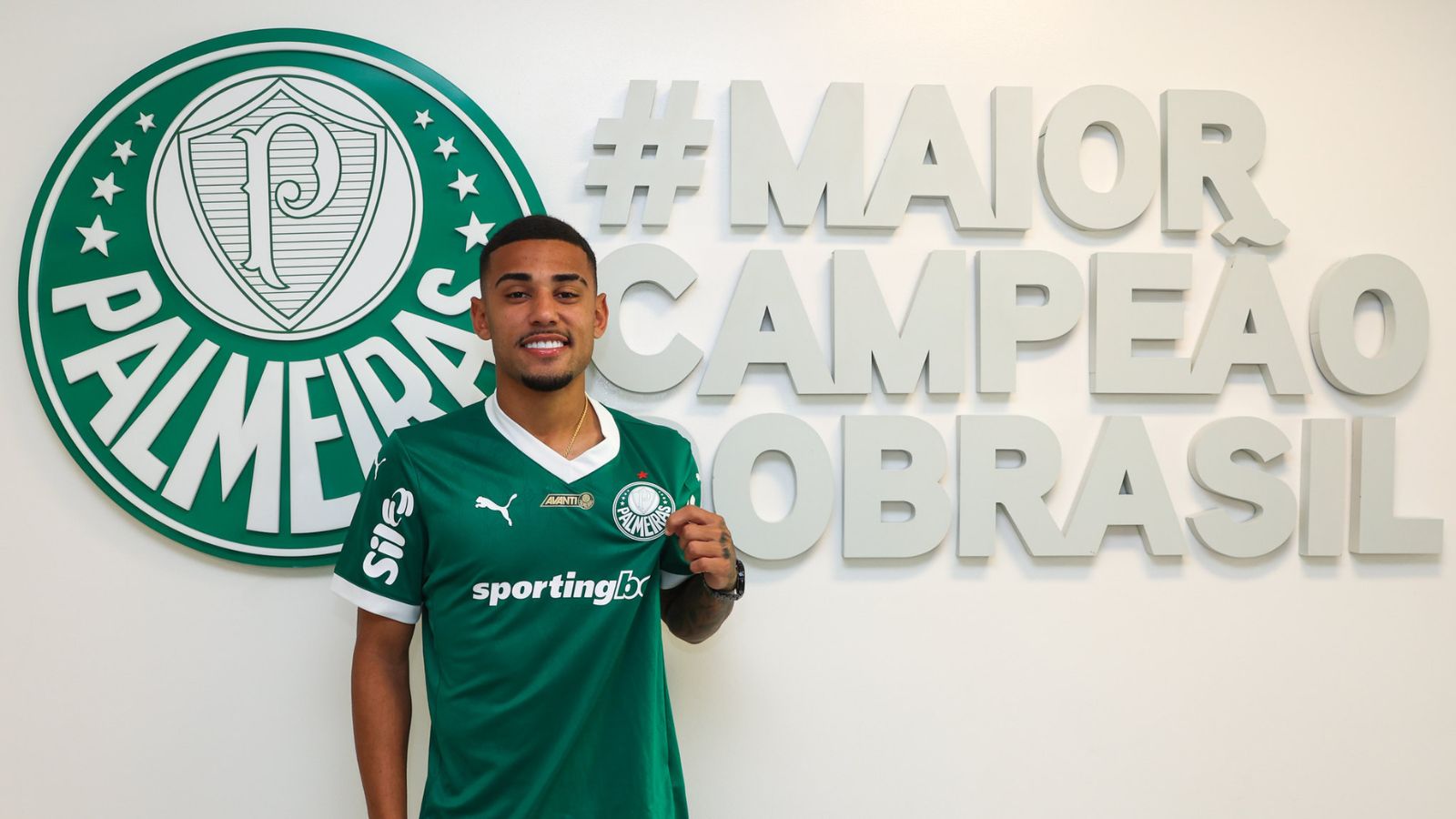 Joia da base renova com o Palmeiras e multa milionária surpreende