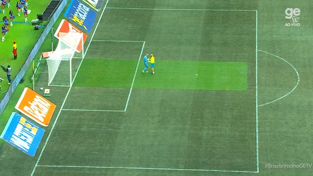 O péssimo gramado da Fonte Nova -  Foto: Reprodução / ge tv